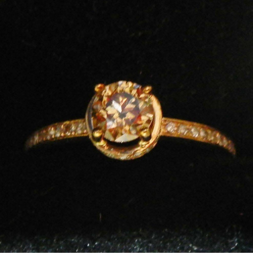 VS1 Rare Apricot (Pink or Red) 
earth mined diamond ring 
Set in rose gold